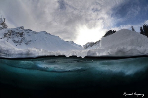 Ice diving - 2100m - water temperature 1°C (33°F)
Great ... by Raoul Caprez 